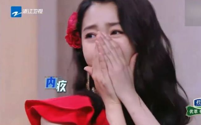 关晓彤生日被吓哭遭诬陷摔碎上亿盘子崩溃落泪