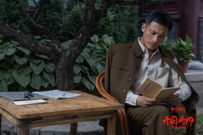 电影《开国将帅授衔1955》海报特辑双曝光 狠抠细节追忆先辈精神