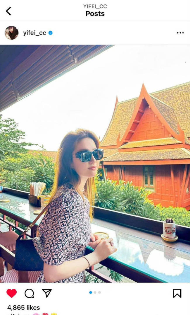 近日,刘亦菲在社交平台上分享了一组泰国旅行照,照片中刘亦菲戴蝴蝶结