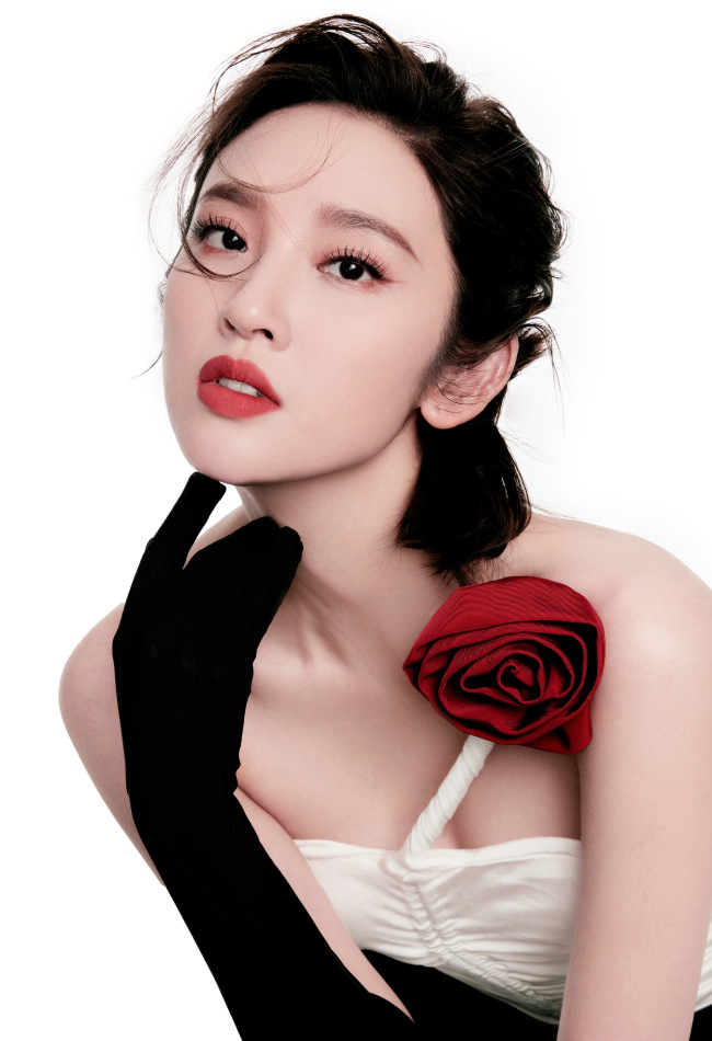 唐艺昕邂逅澎湃共绘浪漫