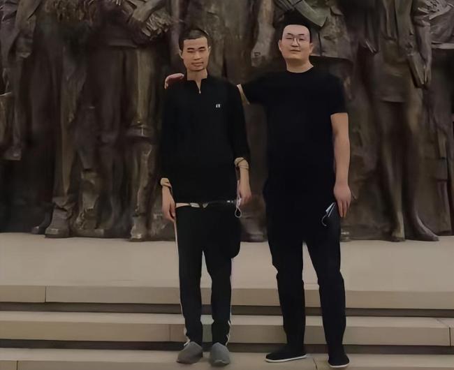 北大“韋神”突然開號,，本人出鏡,！堂哥證實：為了讓他多接觸外界,，會用來做數(shù)學(xué)分享 低調(diào)生活引關(guān)注