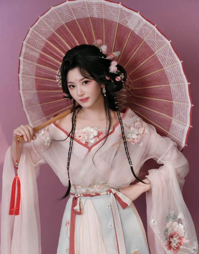 孔雪儿否认去月老殿求姻缘：我去的是火神庙