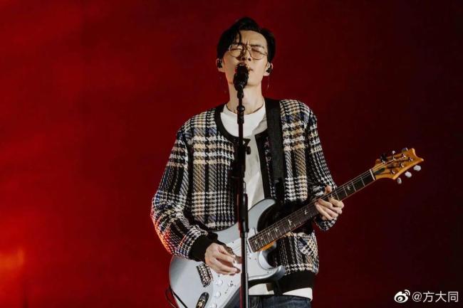 方大同获金曲奖最佳作曲人，好友卢广仲担任颁奖人，颁奖词惹泪目
