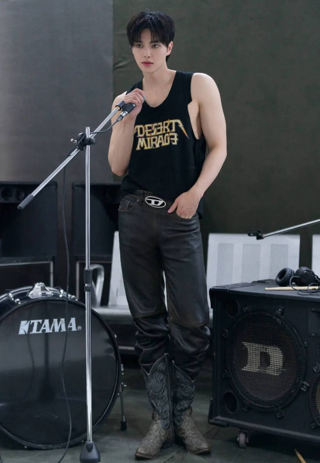 韩国演员宋江更新健身照！肩膀宽肥头大面变丑了