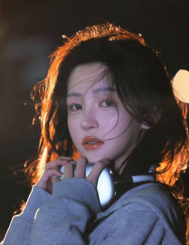 00后小花饶嘉迪凭《锦月如歌》强势突围，黑马之姿引爆观众期待