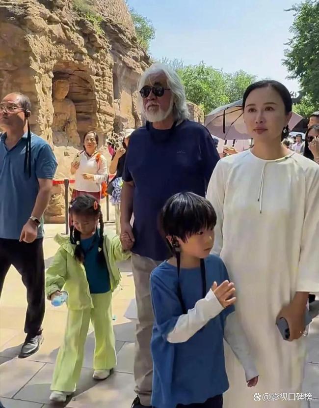 張紀中全家人到大同旅游，兩個兒子互相爭吵，杜星霖上前勸架 ！ 老少夫妻的旅行日常