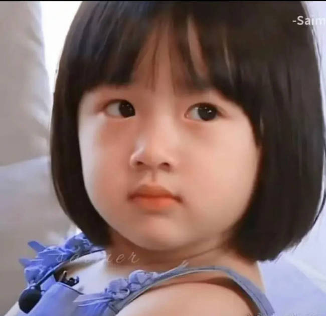 14岁的NeiNei展示健身成果 穿搭随性充满健康美