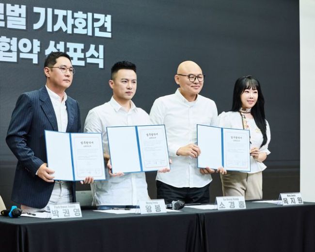 YUHZ组合全球记者会盛大举行 八位成员齐亮相备受关注