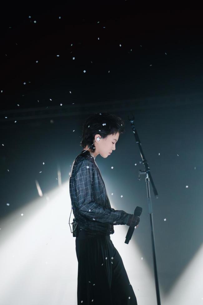 从“状况外“到“心相连“:窦靖童用音乐架设文化桥梁