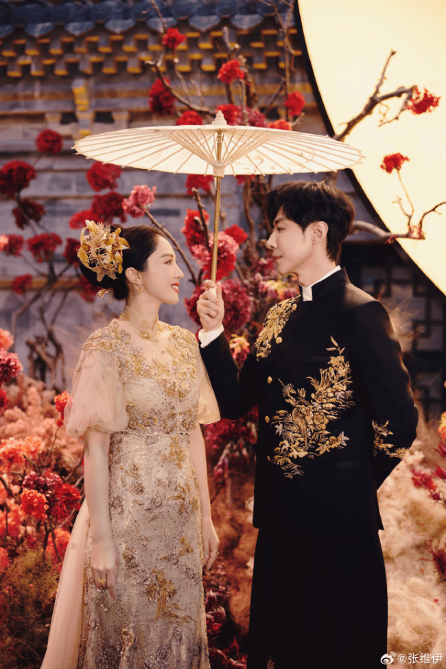 董璇张维伊结发代替互换戒指 传统婚礼温情满满
