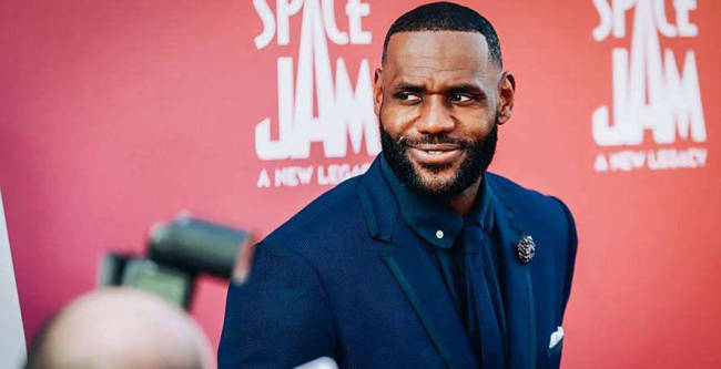 NBA漫谈｜詹姆斯决定2戏耍全世界 “营销鬼才”是怎样炼成的？ 篮球营销的艺术与争议