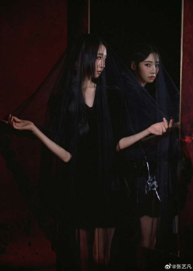 张艺凡玄色系服装搭配芒刃 绽放猛烈与目田之好意思