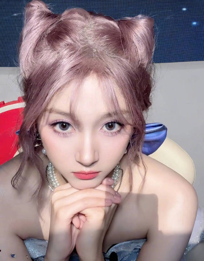 关晓彤晒马尔代夫浮潜vlog 身材苗条大长腿超吸睛