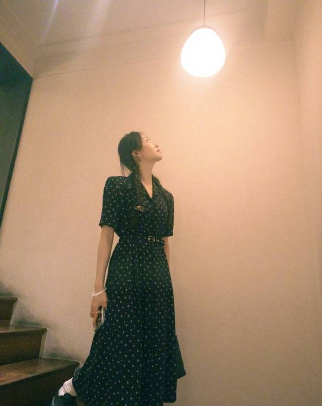 宋茜穿波点碎花裙清纯文艺 站在阳光下自由明媚