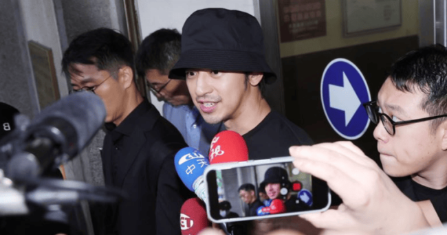 陈柏霖修杰楷交保50万新台币 会尊重司法配合调查