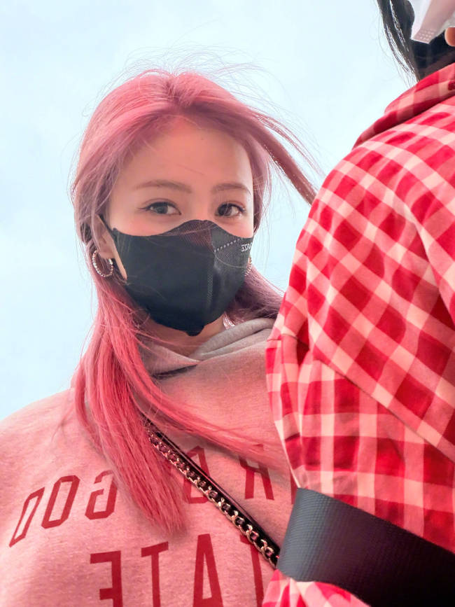 白鹿提醒粉丝染发要慎重：真的很伤头发