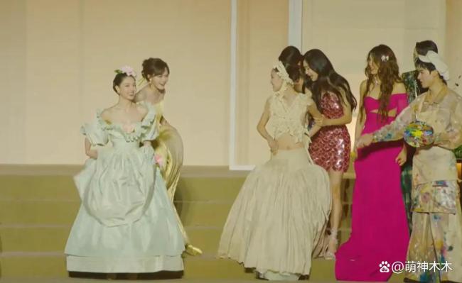 钟楚曦站位风波后首现身,气质优雅眼睛疑似肿了,评论区已彻底沦陷 C位争议引热议