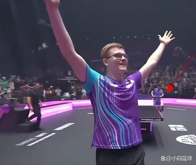 2-0遭逆转张本有多沮丧？握手后尬笑遮丑 心态崩了