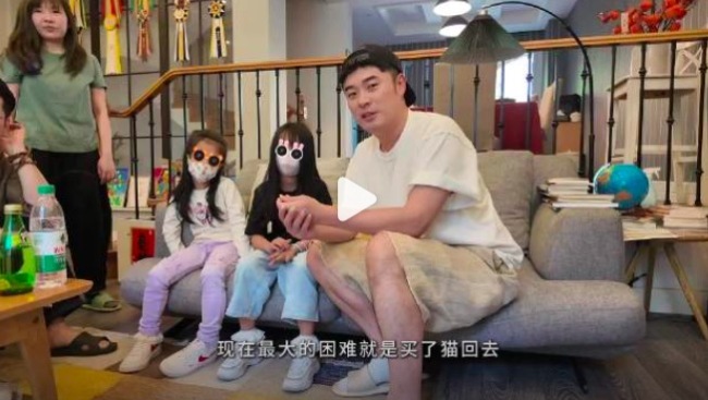 陈赫带女儿出国两眼一睁就是找粥 