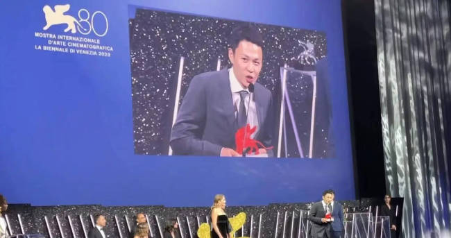 王紫璇李鸿其官宣结婚：我们一起创作一起成长