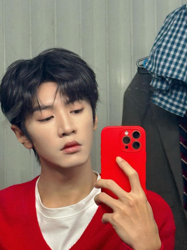 陈哲远手术取钢钉后首亮相 报吉利晒钢钉