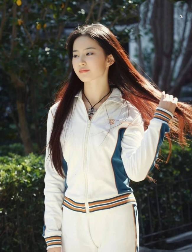 刘亦菲朱亚文大学时期合照曝光！经常组队排练考试