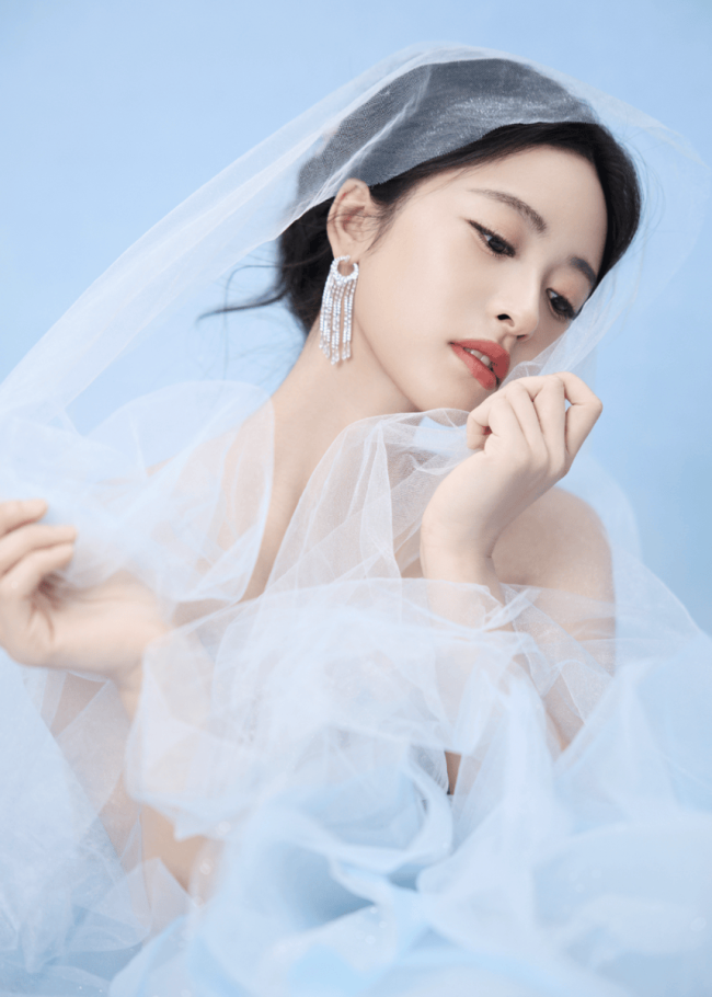 沈月纱裙造型气质柔和 薄纱遮面烂漫灵动甜美可人