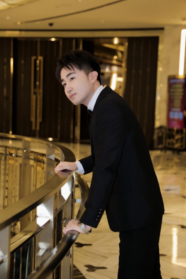 刘德华王成岳:光影交汇共绘变装灵魂画卷探寻演技深度与东说念主生温度