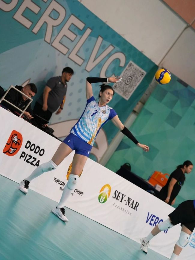 中国女排最好意思攻手 登陆哈萨克斯坦赛事官方海报 剑指赛季首冠 超等杯之战备受期待