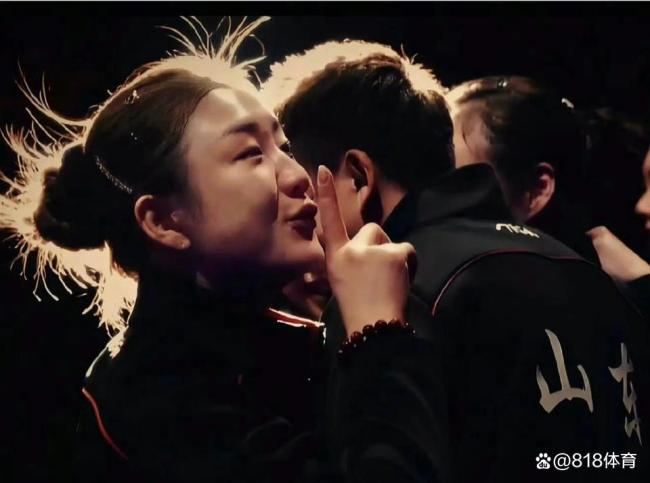 范念念琦陈赞陈梦好意思若天仙 陈梦笑得合不拢嘴 奥运冠军气质耀眼