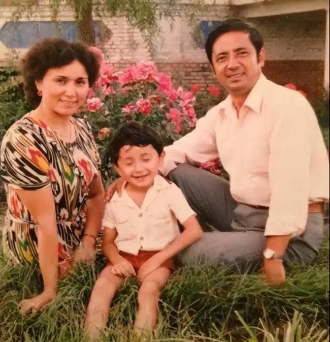 尼格买提曝和撒贝宁只可怼 互掐背后的伯仲情深