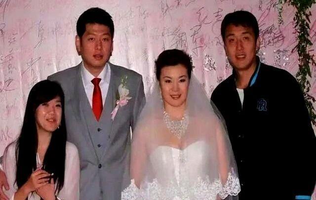 二婚迎娶亚洲蝶后，抚养一火妻父母于今，他是男篮真汉子 球色生香 15年信守承诺