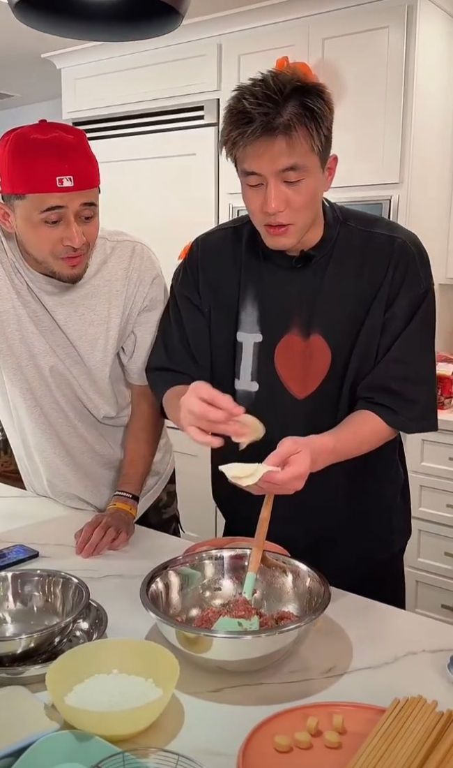 郭艾伦：我来洛杉矶工业设备网站模板，只办三件事…与篮球和快乐相伴