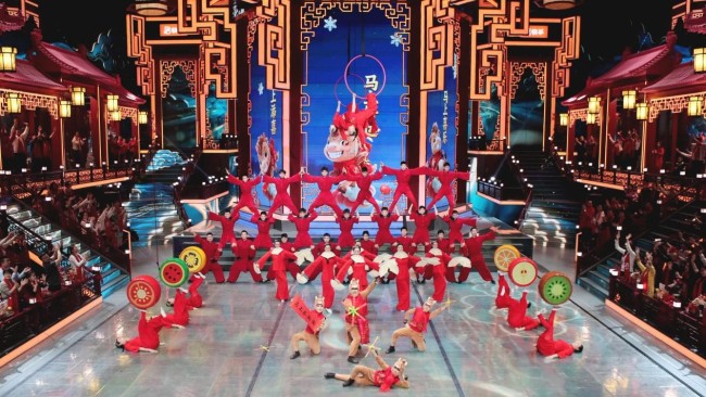 看《2026辽宁春晚》如何以电视语汇重塑杂技奇观