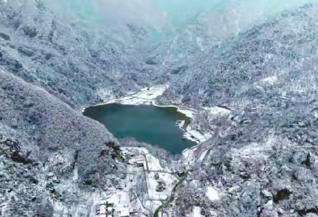 西安翠华山化作"水墨长卷"  惊艳了时光