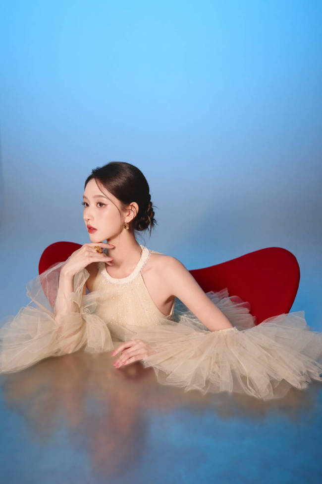 王玉雯穿亮片轻纱裙似优雅天鹅!美貌养眼气质在线