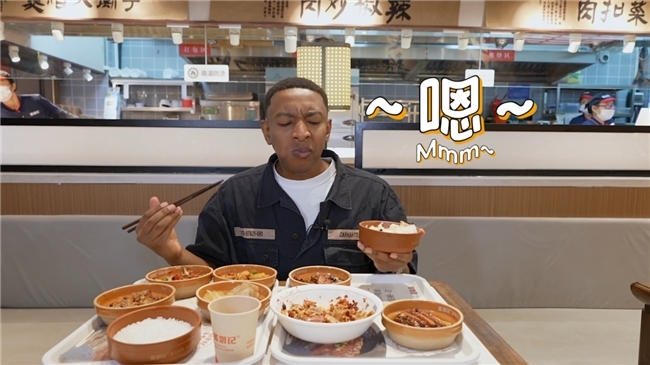 外国小哥零帧起手做蒸菜，《在长沙，都实现2》解锁浏阳蒸菜香辣秘诀