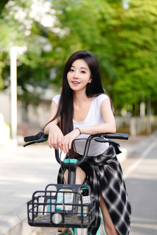 冯提莫回应腋下管理：大家不要对女生那么苛刻