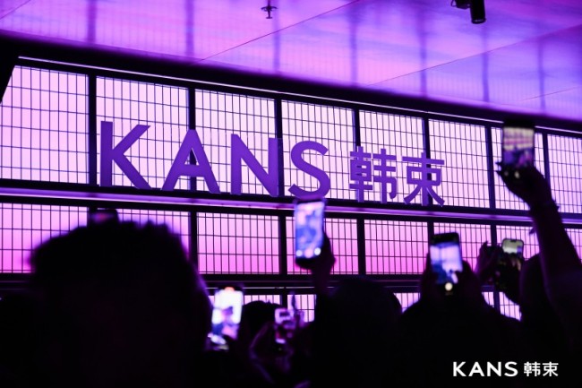 韩束「逆启年轻新次元」登陆TX淮海，王嘉尔空降派对引爆先锋浪潮