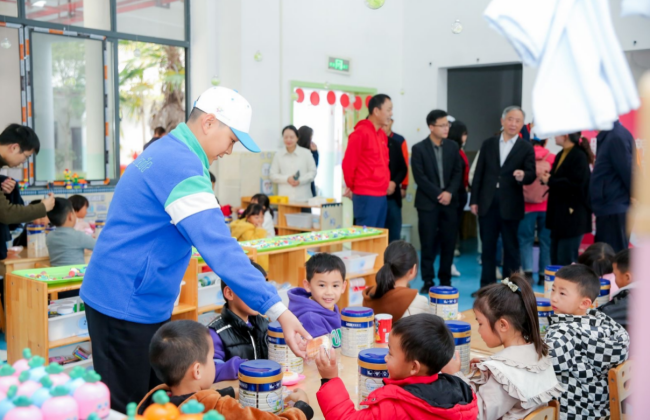 菲仕兰捐赠4万余罐奶粉，助力困境儿童营养改善