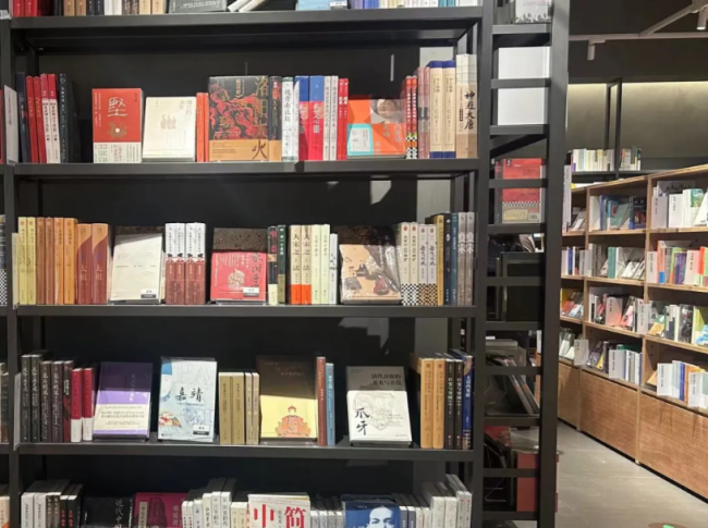 北京茑屋书店遭吐槽！一书架47部作品仅17本能翻看