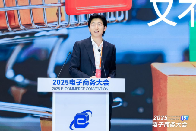 转转集团联合创始人、采货侠 CEO相昌峰于大会现场进行分享