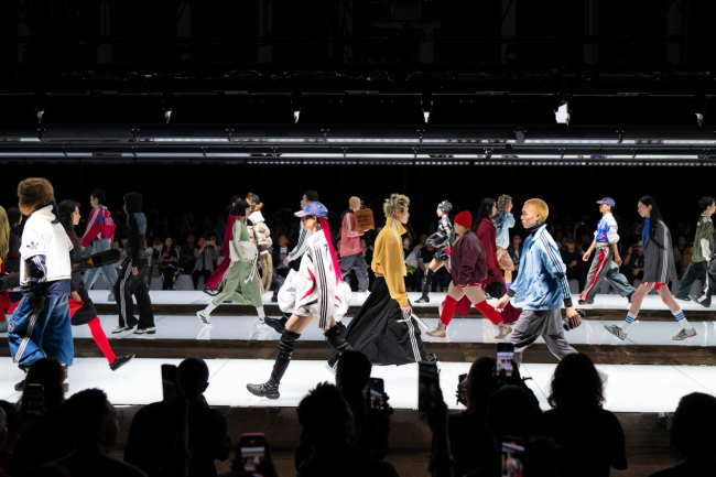 2025年Q3阿迪达斯大中华区营收同比增10%股票正规配资官网,实现十连增