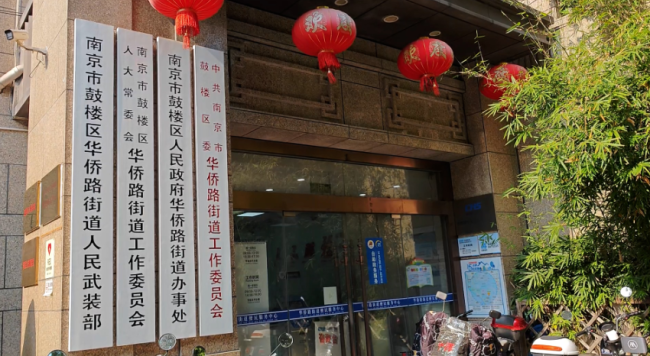 跳水馆内楼中楼是否违建 业主方继续缄默