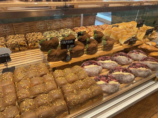 烘焙赛道“无限战”：上下游企业齐入局，商超渠道成必争之地