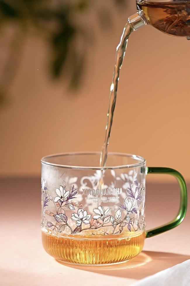 图注：小罐茶高香系列茶枝纹玻璃杯