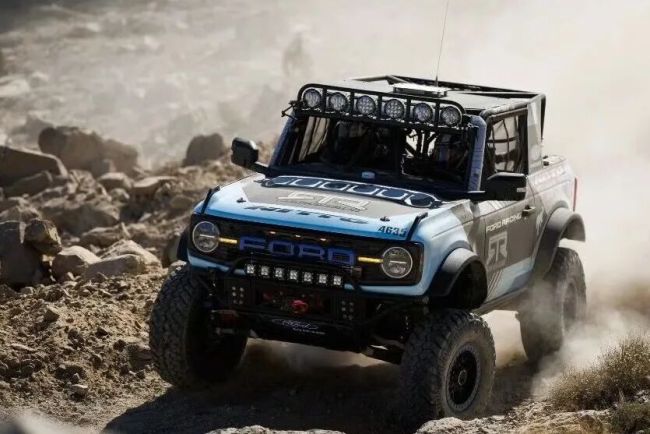 掉电车坑里！福特2025净亏566亿：停产关税致亏276亿，电车亏332亿