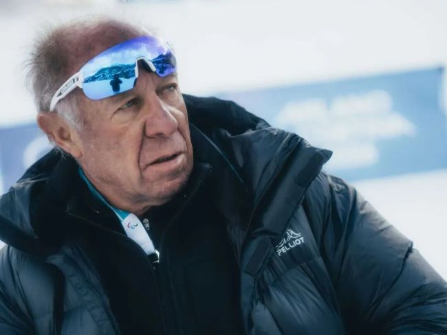 从上到下分别为:ISU工作人员、ISMF工作人员