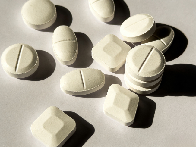 中华网315观察｜MCN造牌+代工生产：养能健γ-氨基丁酸儿童咀嚼片钠含量虚标近30倍