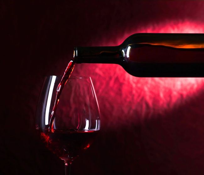 “葡萄酒一哥”失速炒股配资官网，张裕A困局难解